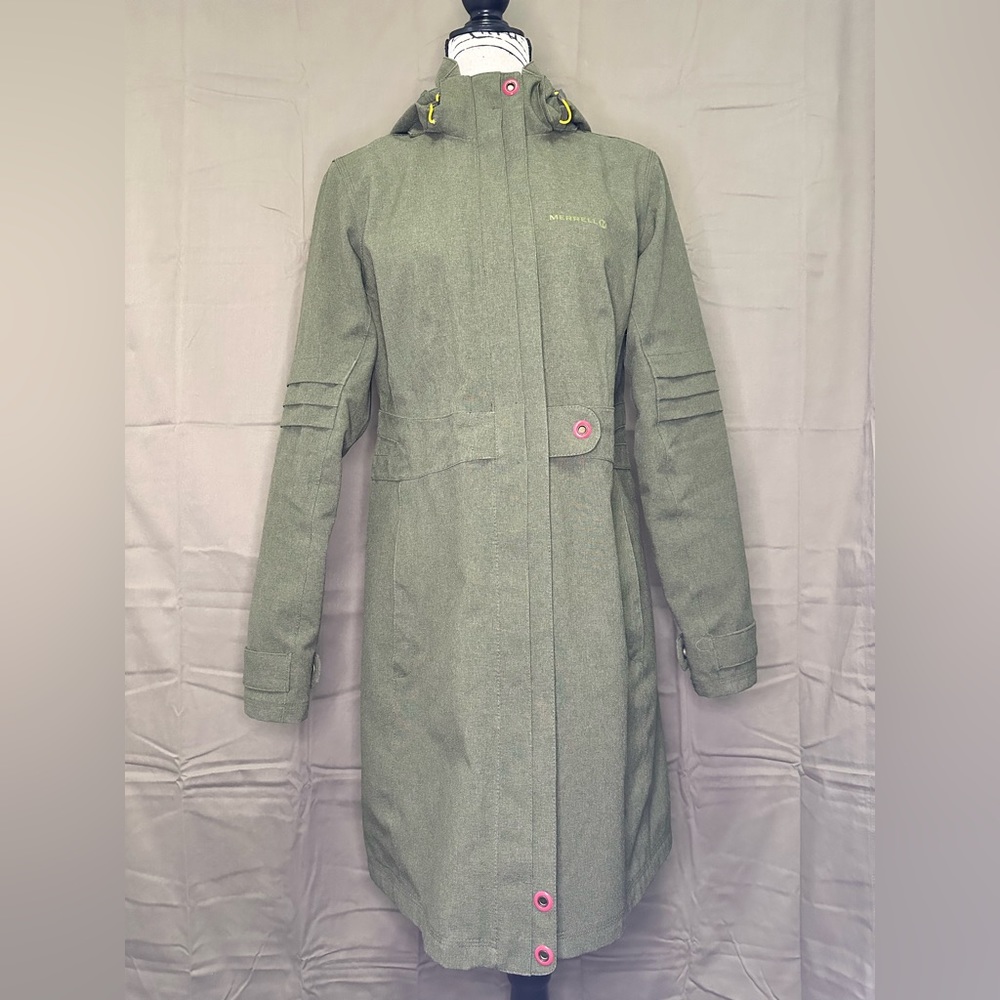 Merrell Size Medium Thick Women’s Raincoat Never Worn